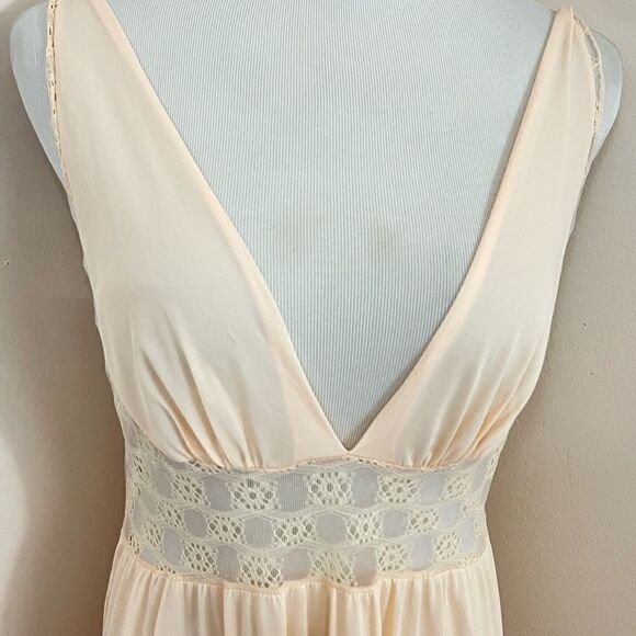 Vintage 70’s Peach Nylon & Lace Maxi NightGown Plunging Neckline L - Picture 3 of 10